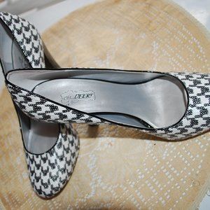 Oh Deer Houndstooth Pumps